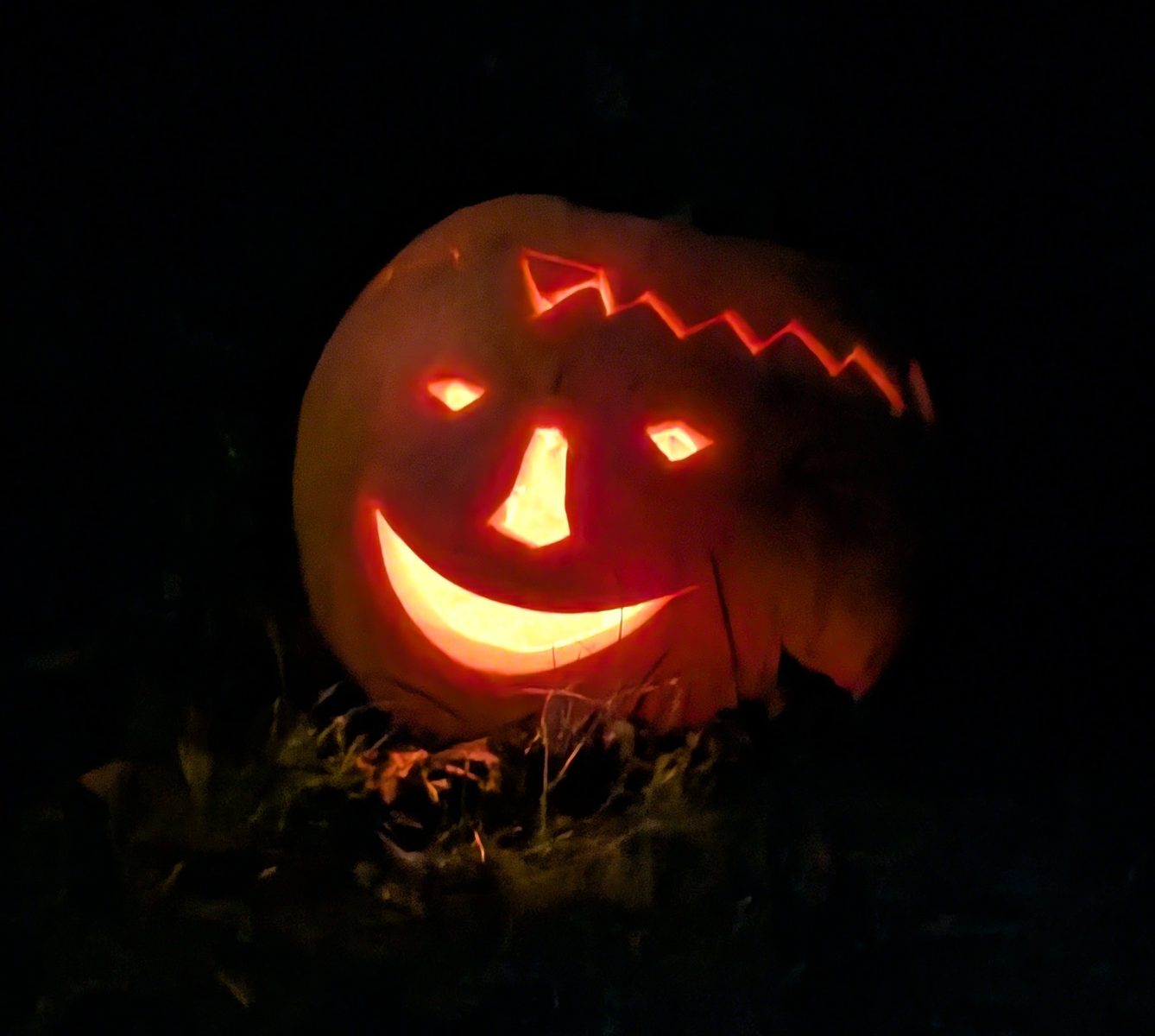 Freundlichen Kürbiskopf schnitzen